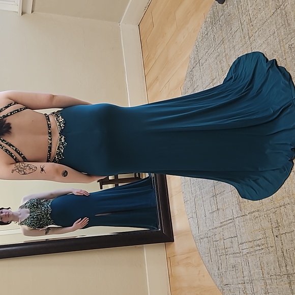 Size 8 emerald green rhinestone jersey prom dress Camille La Vie NWT - Picture 1 of 17